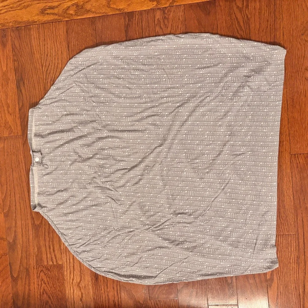 Munchkin Brica Antimicrobial Nursing Car‎ seat Cover Gray White Dot Print Snaps